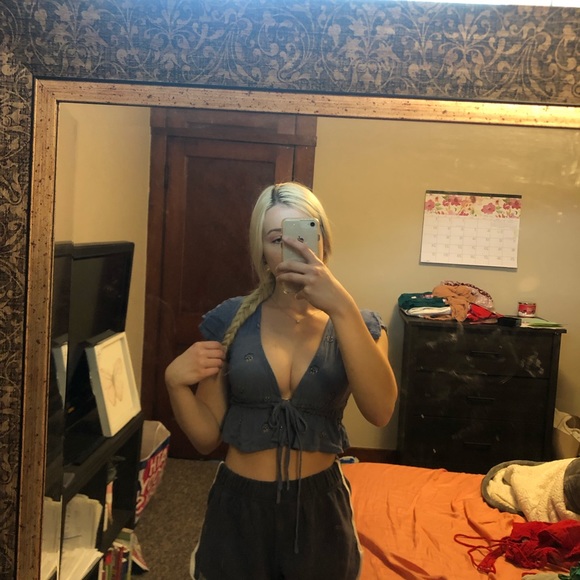 pacsun crop top 🤍 - Picture 2 of 3